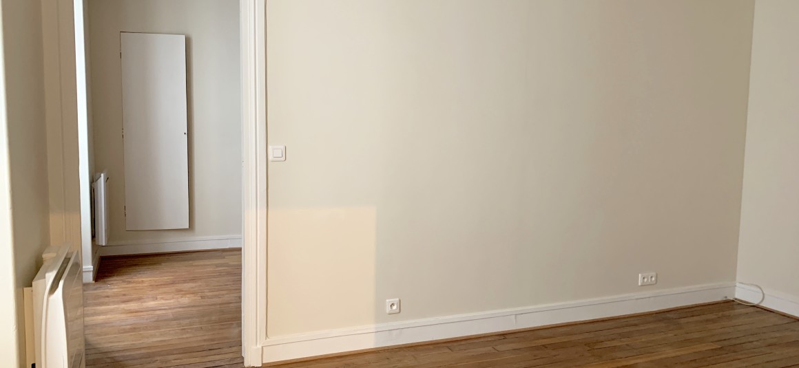 VIDE – 1 ch – Paris 17e – Porte de Clichy – 35 m2 – 1er étage asc – Loyer cc : 1.050 €