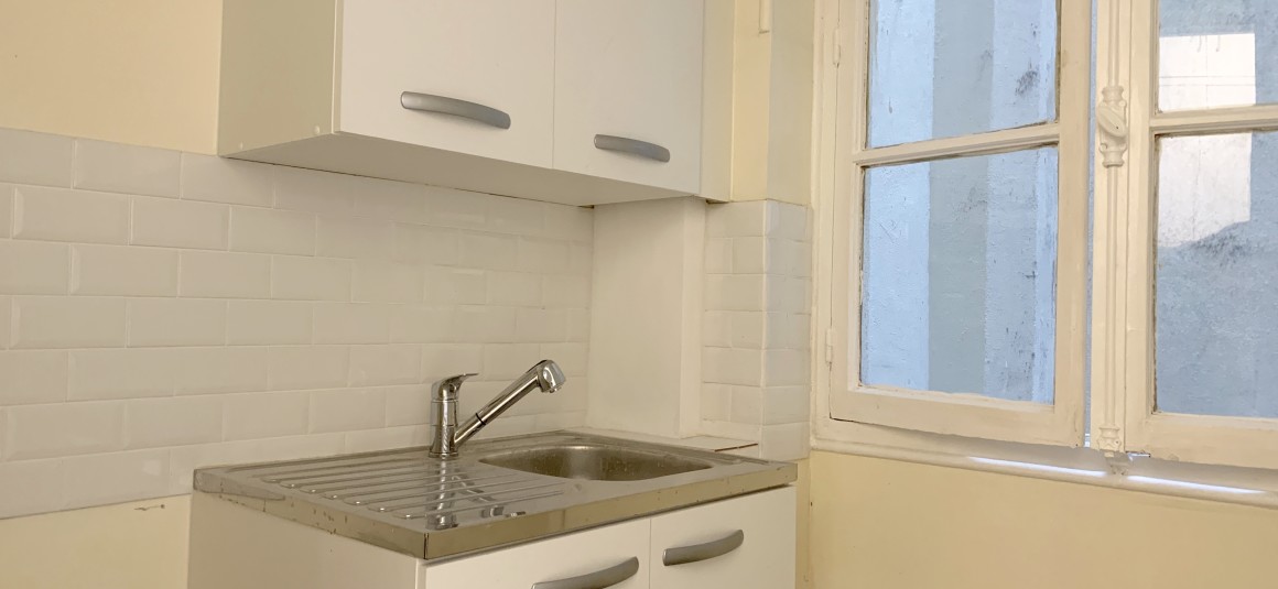VIDE – 1 ch – Paris 17e – Porte de Clichy – 35 m2 – 1er étage asc – Loyer cc : 1.050 €