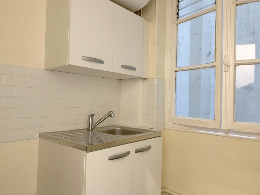 VIDE – 1 ch – Paris 17e – Porte de Clichy – 35 m2 – 1er étage asc – Loyer cc : 1.050 €