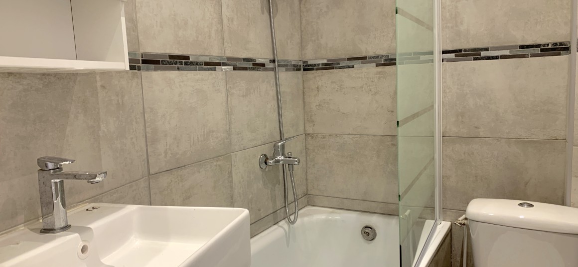 VIDE – 1 ch – Paris 17e – Porte de Clichy – 35 m2 – 1er étage asc – Loyer cc : 1.050 €