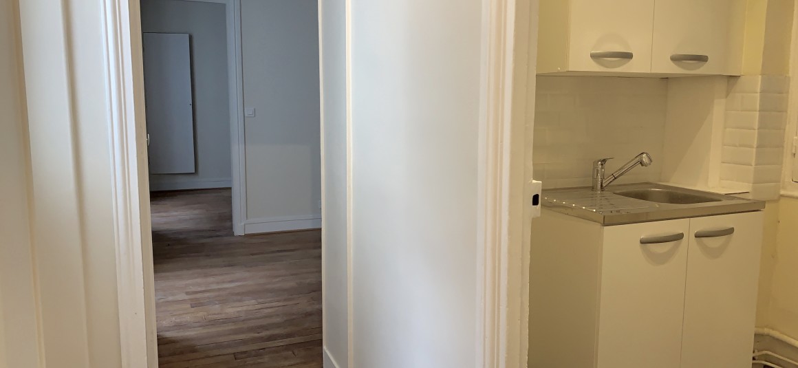 VIDE – 1 ch – Paris 17e – Porte de Clichy – 35 m2 – 1er étage asc – Loyer cc : 1.050 €