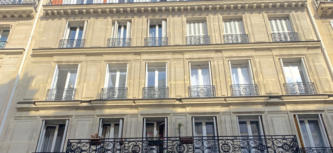 VIDE –  2 chambres – Paris 17ème – 73 m2 – Rue Labie – 3ème étage sans ascenseur – Loyer charges comprises : 2.477 euros