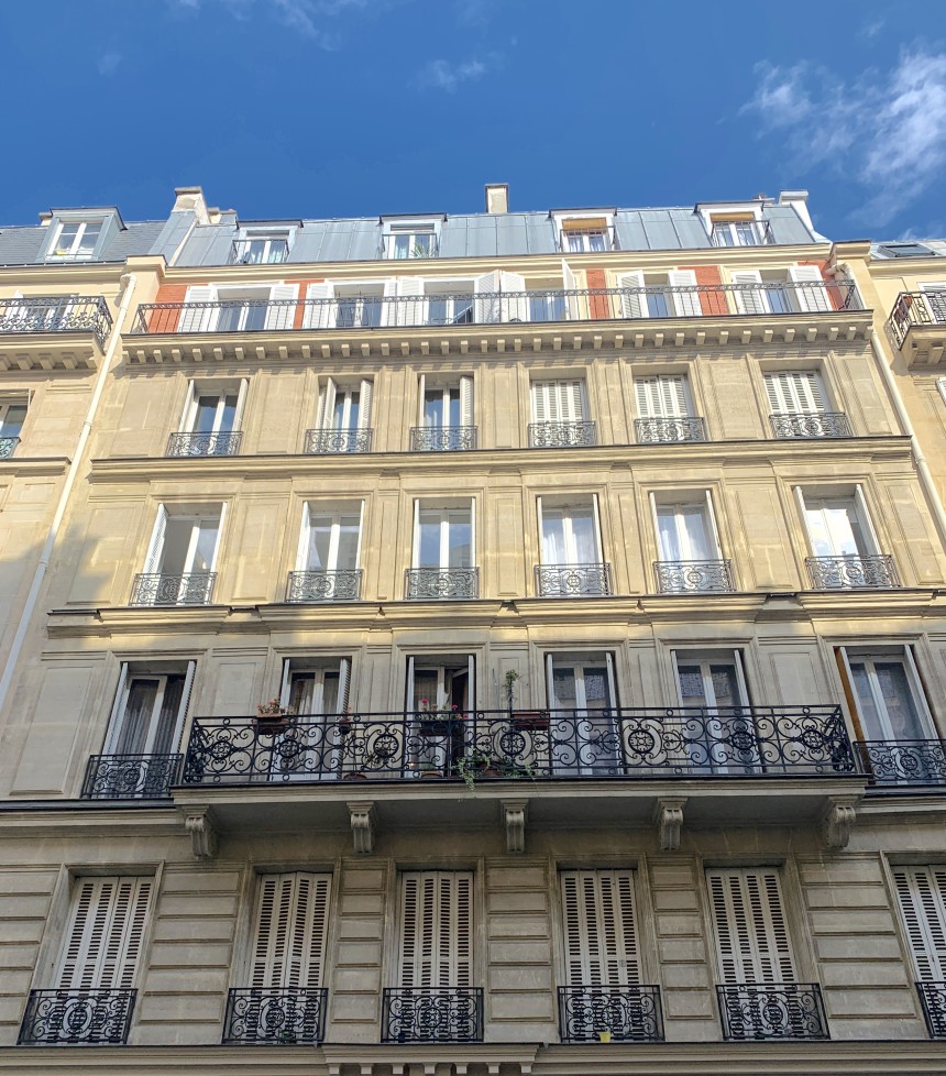 VIDE –  2 chambres – Paris 17ème – 73 m2 – Rue Labie – 3ème étage sans ascenseur – Loyer charges comprises : 2.477 euros