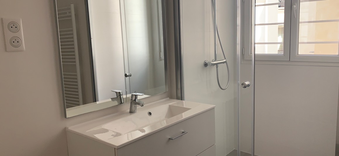 VIDE –  2 chambres – Paris 17ème – 73 m2 – Rue Labie – 3ème étage sans ascenseur – Loyer charges comprises : 2.477 euros