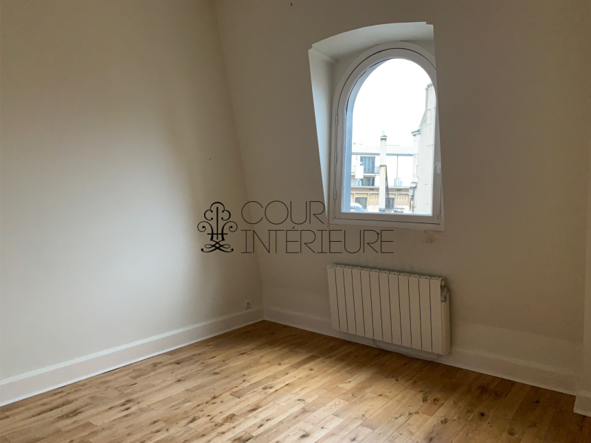 VIDE – Paris 8e (limite 17e) – Duplex 4 ch + Balcon Terrasse de 6m2 –  Parc Monceau – Rue Lisbonne – 200 m2 + Balcon 6 m2 – Loyer cc : 5.950 €