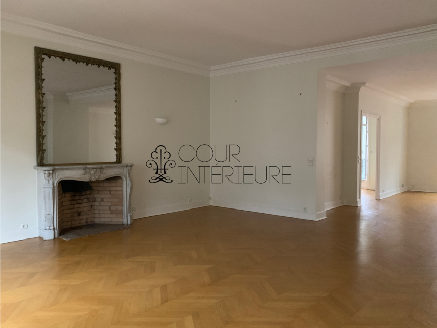 VIDE – Paris 8e (limite 17e) – Duplex 4 ch + Balcon Terrasse de 6m2 –  Parc Monceau – Rue Lisbonne – 200 m2 + Balcon 6 m2 – Loyer cc : 5.950 €