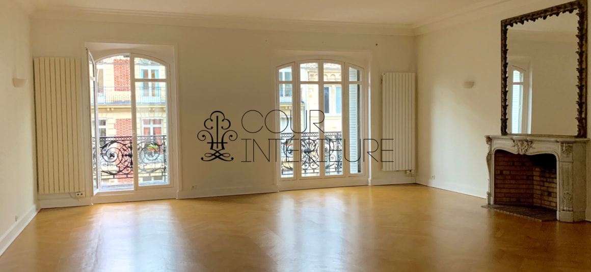 VIDE – Paris 8e (limite 17e) – Duplex 4 ch + Balcon Terrasse de 6m2 –  Parc Monceau – Rue Lisbonne – 200 m2 + Balcon 6 m2 – Loyer cc : 5.950 €