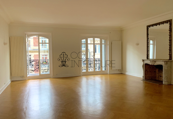 VIDE – Paris 8e (limite 17e) – Duplex 4 ch + Balcon Terrasse de 6m2 –  Parc Monceau – Rue Lisbonne – 200 m2 + Balcon 6 m2 – Loyer cc : 5.950 €