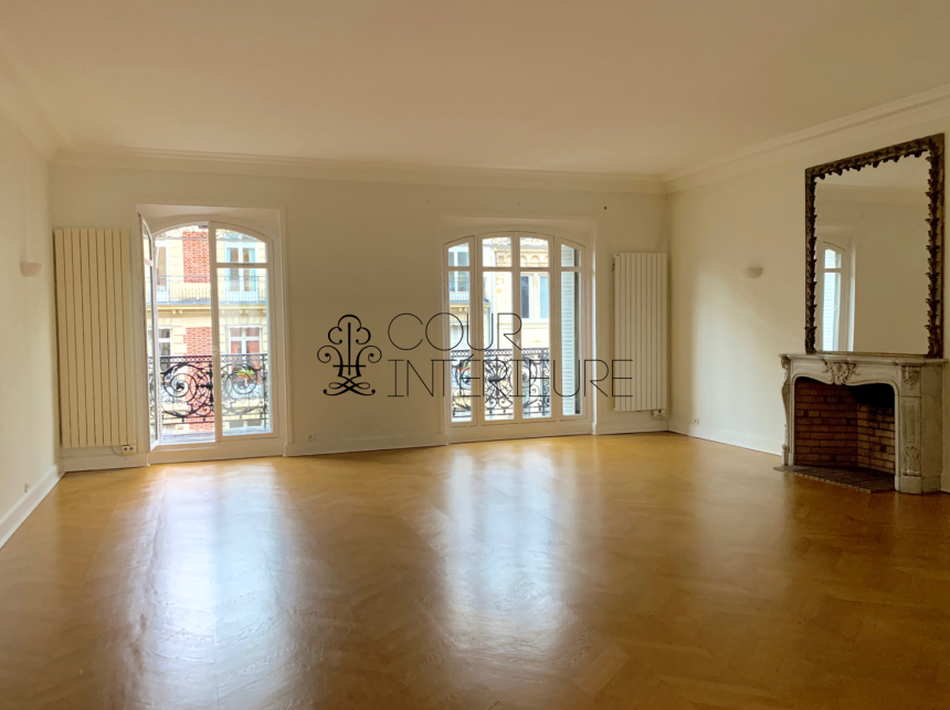 VIDE – Paris 8e (limite 17e) – Duplex 4 ch + Balcon Terrasse de 6m2 –  Parc Monceau – Rue Lisbonne – 200 m2 + Balcon 6 m2 – Loyer cc : 5.950 €