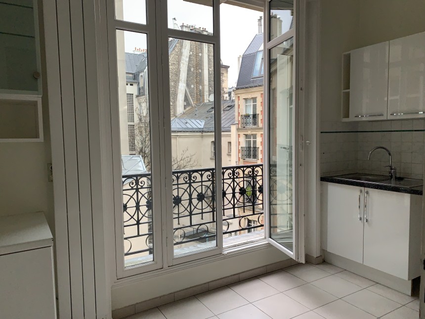 VIDE – Paris 8e (limite 17e) – Duplex 4 ch + Balcon Terrasse de 6m2 –  Parc Monceau – Rue Lisbonne – 200 m2 + Balcon 6 m2 – Loyer cc : 5.950 €