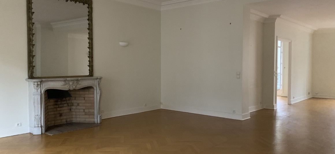 VIDE – Paris 8e (limite 17e) – Duplex 4 ch + Balcon Terrasse de 6m2 –  Parc Monceau – Rue Lisbonne – 200 m2 + Balcon 6 m2 – Loyer cc : 5.950 €