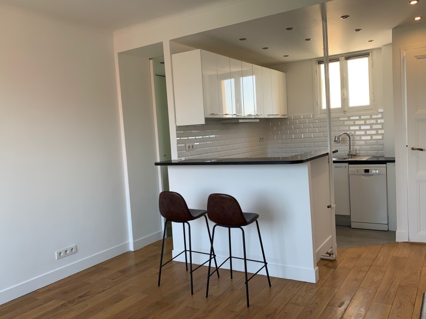 MEUBLÉ – 1 chambre – 35,57 m2 – Neuilly sur Seine – Rue Perronet – 6e étage avec ascenseur – Loyer charges comprises : 1.580 € (chauffage central)