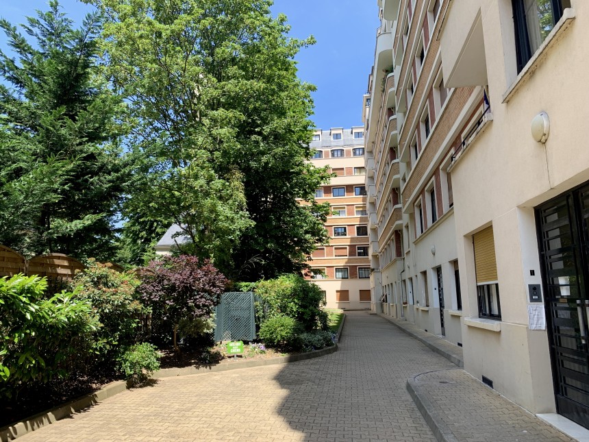 MEUBLÉ – 1 chambre – 35,57 m2 – Neuilly sur Seine – Rue Perronet – 6e étage avec ascenseur – Loyer charges comprises : 1.580 € (chauffage central)