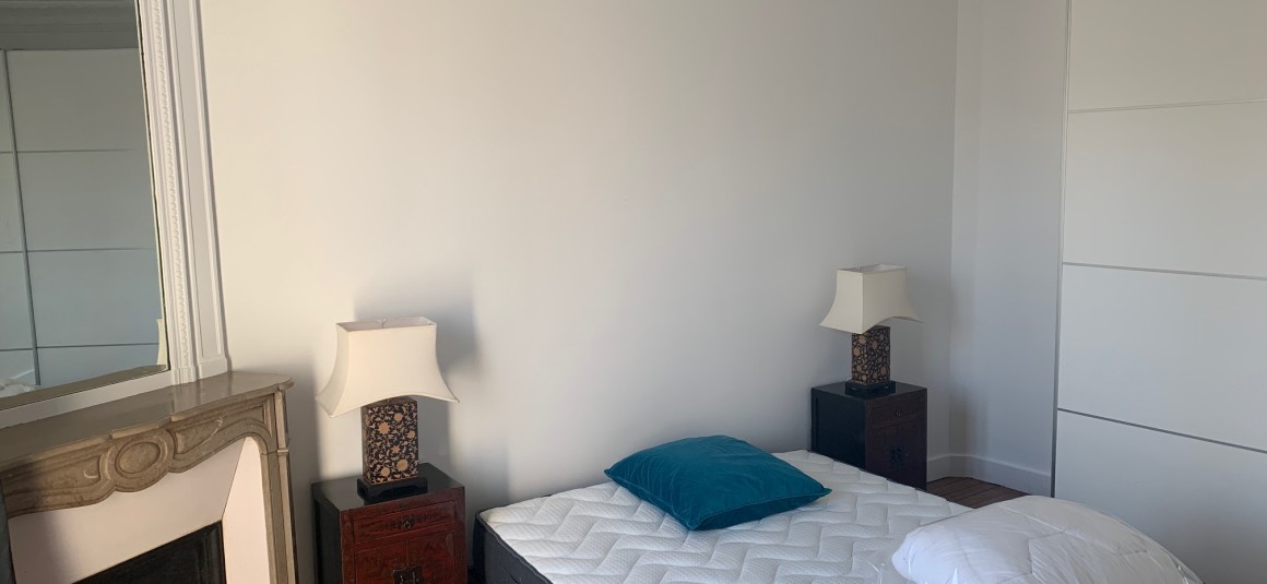 MEUBLÉ – 1 ch – 52 m2 – Paris 15e – Rue Alain Chartier – Métro : Convention – Loyer cc : 1.750 €