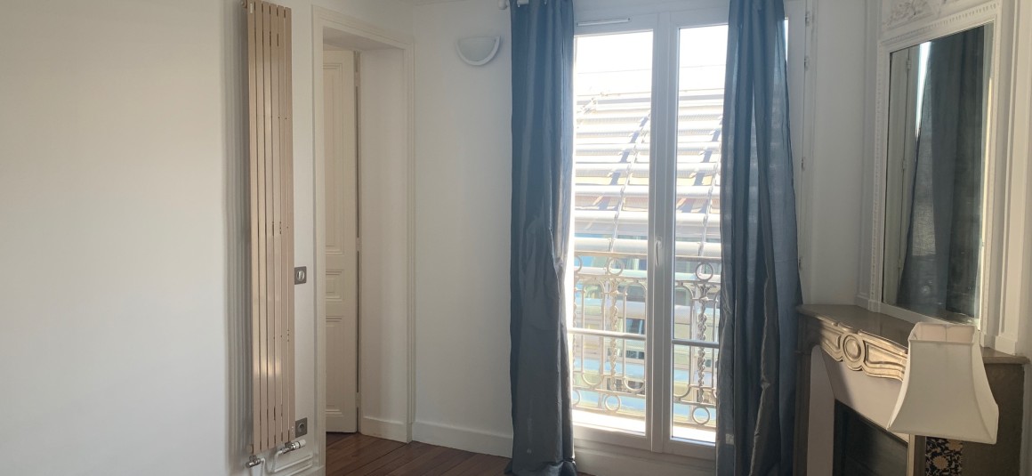 MEUBLÉ – 1 ch – 52 m2 – Paris 15e – Rue Alain Chartier – Métro : Convention – Loyer cc : 1.750 €