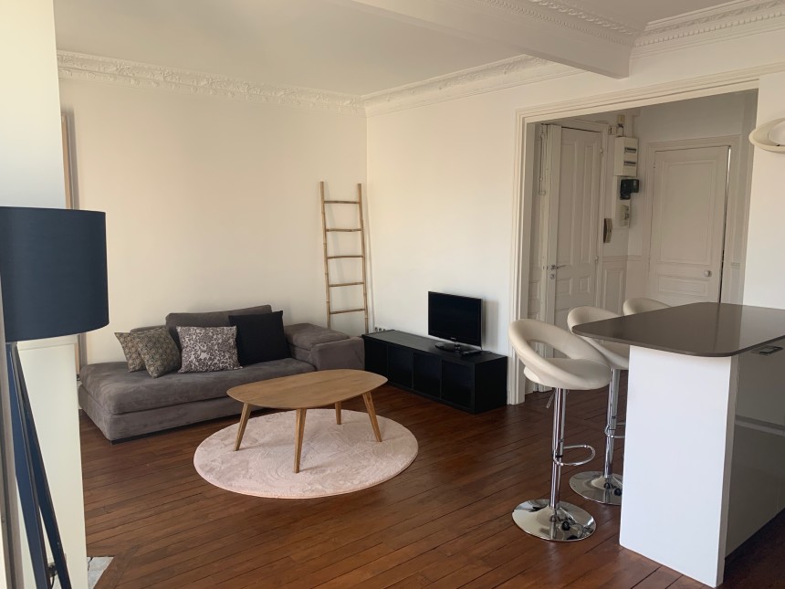 MEUBLÉ – 1 ch – 52 m2 – Paris 15e – Rue Alain Chartier – Métro : Convention – Loyer cc : 1.750 €