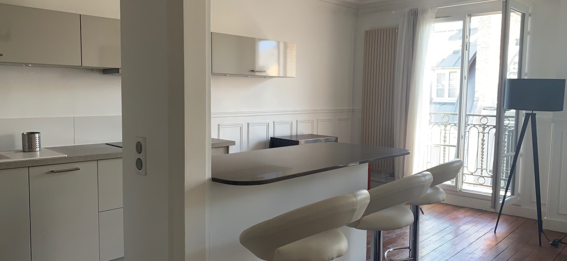 MEUBLÉ – 1 ch – 52 m2 – Paris 15e – Rue Alain Chartier – Métro : Convention – Loyer cc : 1.750 €