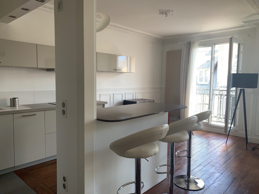 MEUBLÉ – 1 ch – 52 m2 – Paris 15e – Rue Alain Chartier – Métro : Convention – Loyer cc : 1.750 €