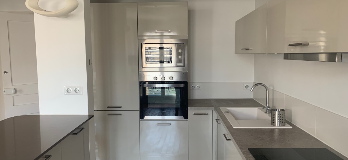 MEUBLÉ – 1 ch – 52 m2 – Paris 15e – Rue Alain Chartier – Métro : Convention – Loyer cc : 1.750 €