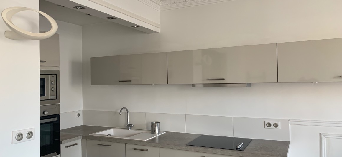 MEUBLÉ – 1 ch – 52 m2 – Paris 15e – Rue Alain Chartier – Métro : Convention – Loyer cc : 1.750 €