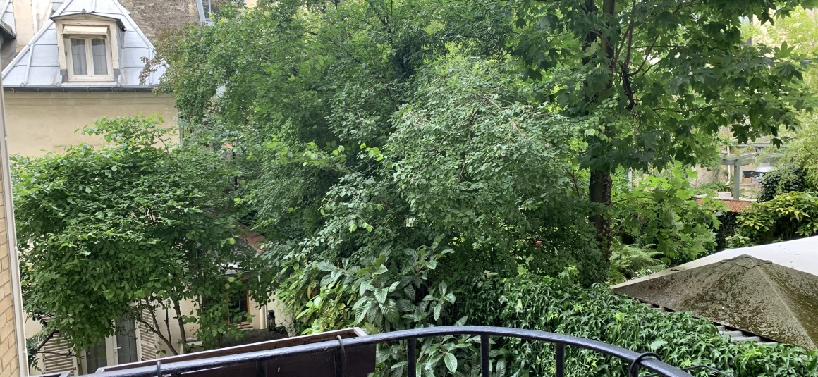 MEUBLÉ – 2 chambres – Paris 16ème – Rue Chalgrin – Petit balcon – 65  m2 – 1er étage ascenseur – Loyer charges comprises : 3.000 euros cc