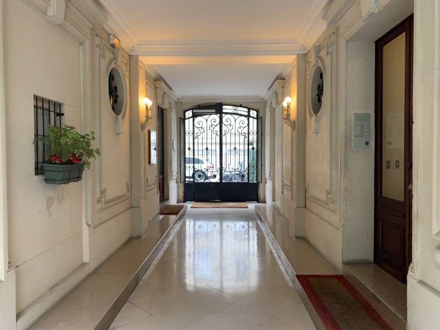 MEUBLÉ – 2 chambres – Paris 16ème – Rue Chalgrin – Petit balcon – 65  m2 – 1er étage ascenseur – Loyer charges comprises : 3.000 euros cc