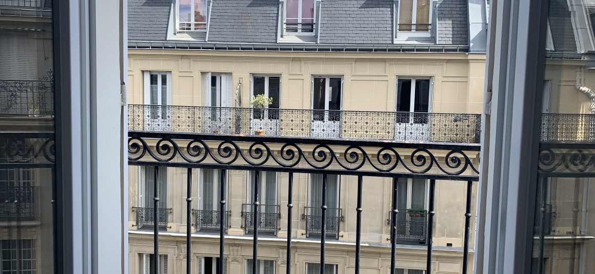 VIDE – 2 ch – 51 m2 – Paris 17ème – Rue Labie – 5e étage sans asc – Loyer cc : 1.800 €