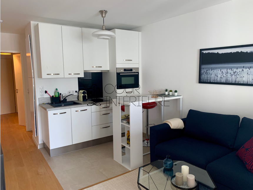 MEUBLÉ – Studio / 1 chambre – 35,2 m2 – Paris 14ème – Rue Tombe Issoire – Denfert Rochereau – 5e étage asc – Loyer charges comprises : 1.460 euros (chauffage inclus)