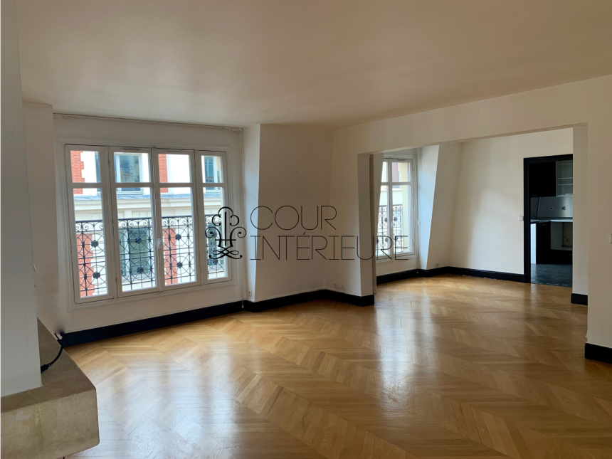 VIDE –  DUPLEX  avec 3 chambres – Paris 8e (limite 17e) – Parc Monceau – Rue Lisbonne – 134 m2 – Duplex 5e et 6e étage asc – Loyer cc : 4.185,00 euros (parking compris)