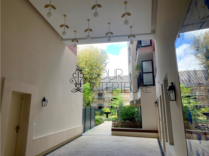 MEUBLÉ – Studio / 1 chambre – 35,2 m2 – Paris 14ème – Rue Tombe Issoire – Denfert Rochereau – 5e étage asc – Loyer charges comprises : 1.460 euros (chauffage inclus)