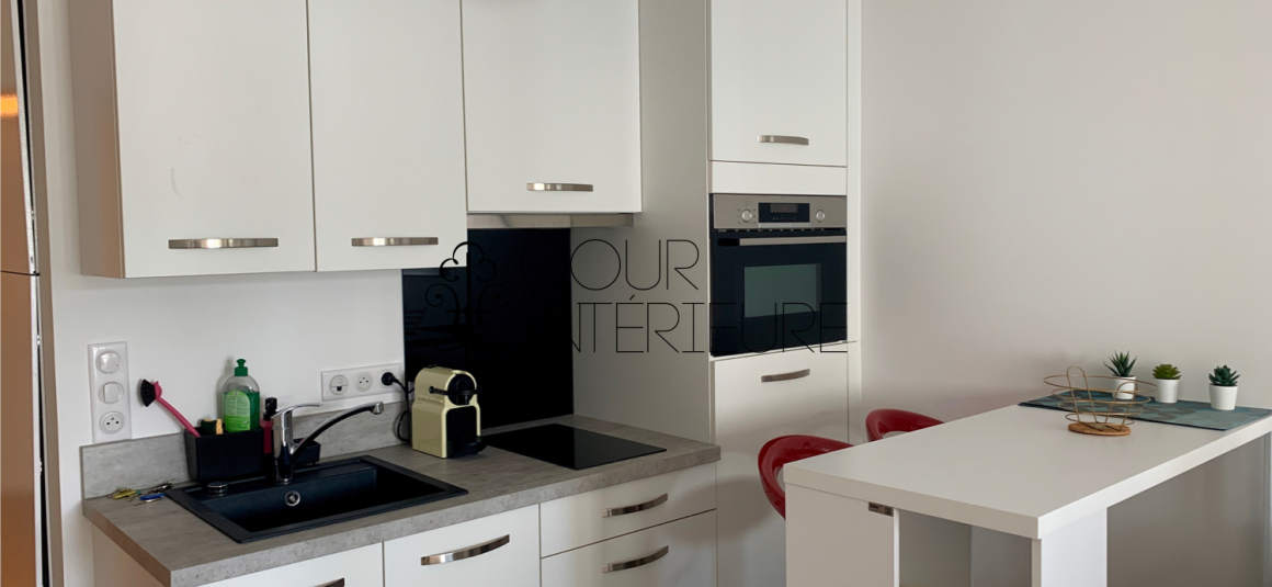 MEUBLÉ – Studio / 1 chambre – 35,2 m2 – Paris 14ème – Rue Tombe Issoire – Denfert Rochereau – 5e étage asc – Loyer charges comprises : 1.460 euros (chauffage inclus)