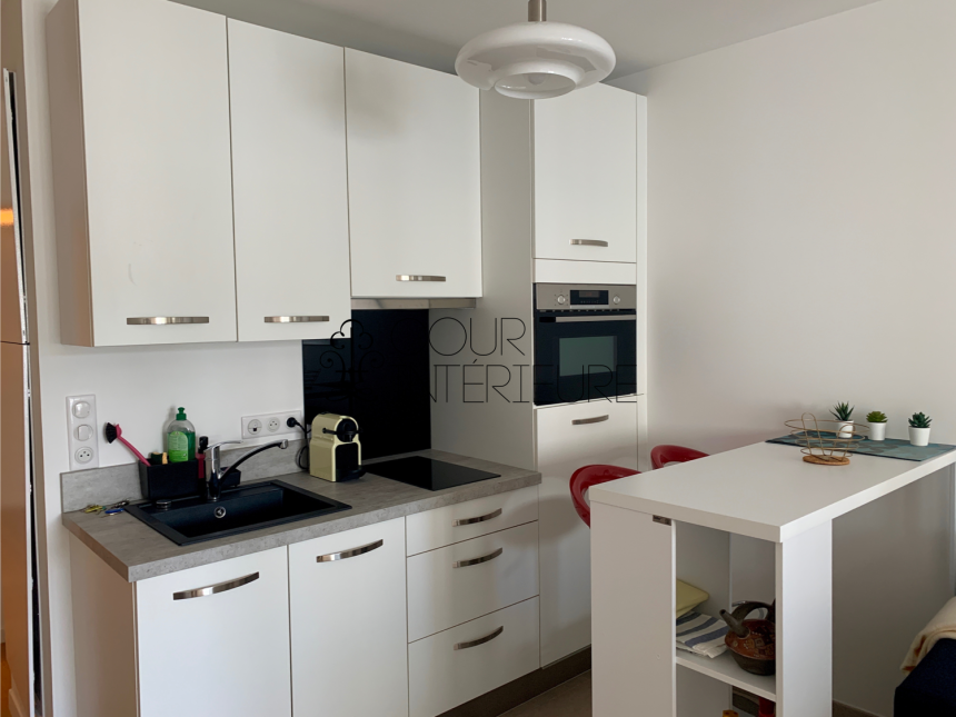 MEUBLÉ – Studio / 1 chambre – 35,2 m2 – Paris 14ème – Rue Tombe Issoire – Denfert Rochereau – 5e étage asc – Loyer charges comprises : 1.460 euros (chauffage inclus)