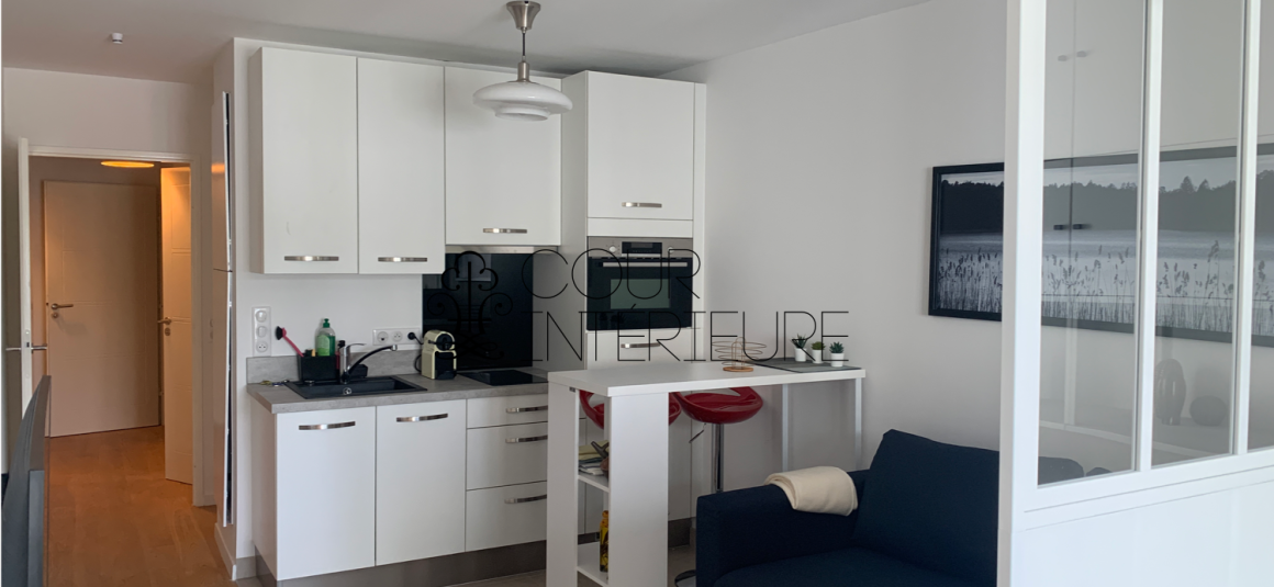 MEUBLÉ – Studio / 1 chambre – 35,2 m2 – Paris 14ème – Rue Tombe Issoire – Denfert Rochereau – 5e étage asc – Loyer charges comprises : 1.460 euros (chauffage inclus)