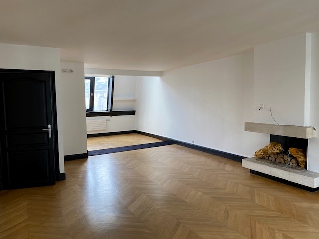 VIDE –  DUPLEX  avec 3 chambres – Paris 8e (limite 17e) – Parc Monceau – Rue Lisbonne – 134 m2 – Duplex 5e et 6e étage asc – Loyer cc : 4.185,00 euros (parking compris)