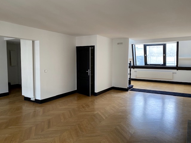 VIDE –  DUPLEX  avec 3 chambres – Paris 8e (limite 17e) – Parc Monceau – Rue Lisbonne – 134 m2 – Duplex 5e et 6e étage asc – Loyer cc : 4.185,00 euros (parking compris)