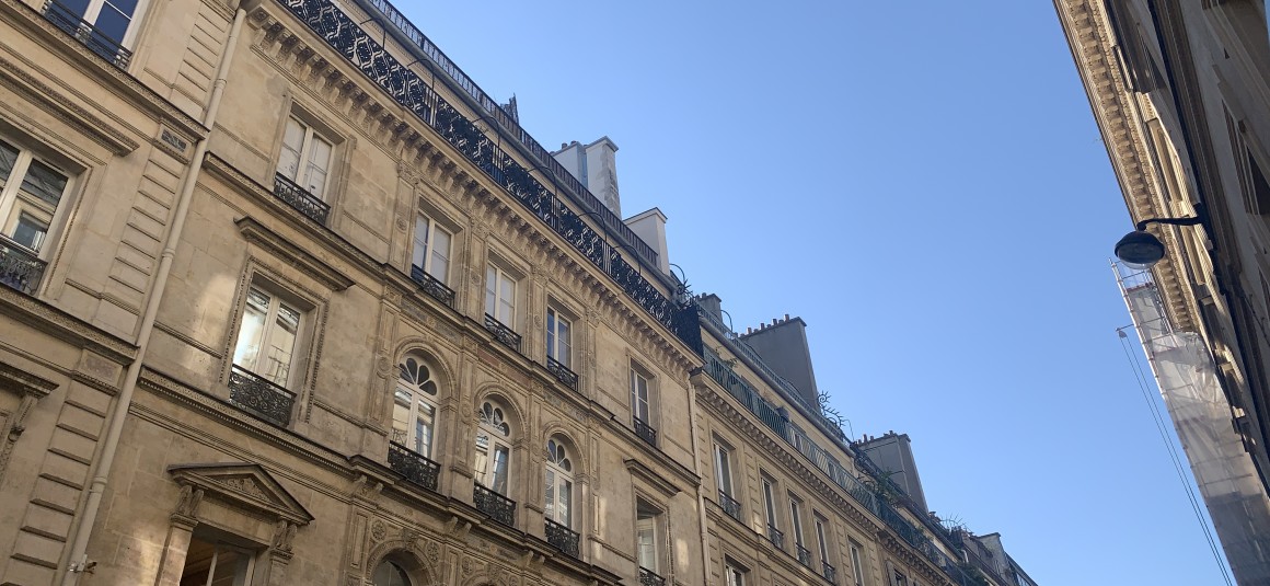 VIDE – 2 chambres – 85 m2 – Paris 9ème – Square Montholon – 3ème  étage avec ascenseur – Loyer charges comprises : 2.441 euros