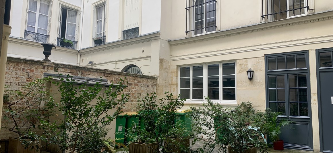 VIDE – 2 chambres – 85 m2 – Paris 9ème – Square Montholon – 3ème  étage avec ascenseur – Loyer charges comprises : 2.441 euros