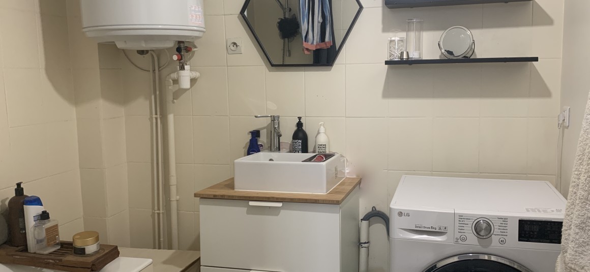 VIDE – 2 chambres – 85 m2 – Paris 9ème – Square Montholon – 3ème  étage avec ascenseur – Loyer charges comprises : 2.441 euros