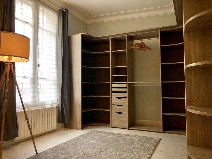 MEUBLÉ – 2 ch – Paris 16e – 75 m2 – Auteuil – 5ème étage ascenseur – Loyer cc : 2.700 €