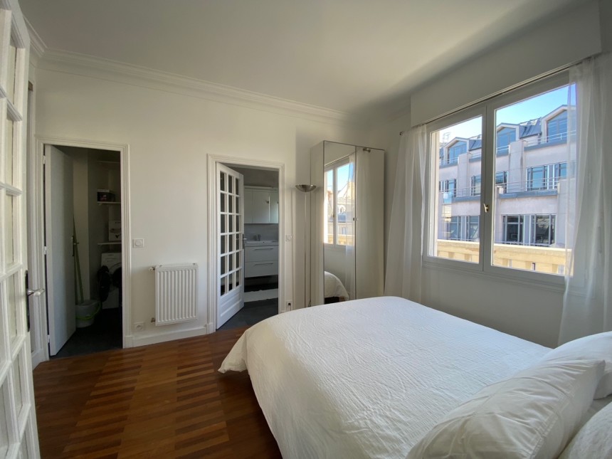 MEUBLÉ – 1 chambre – 41 m2 – Paris 8ème – Rue d’Artois – Balcon filant – 6ème avec ascenseur – Loyer cc : 2.000