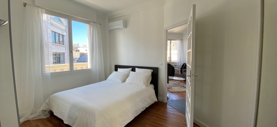 MEUBLÉ – 1 chambre – 41 m2 – Paris 8ème – Rue d’Artois – Balcon filant – 6ème avec ascenseur – Loyer cc : 2.000