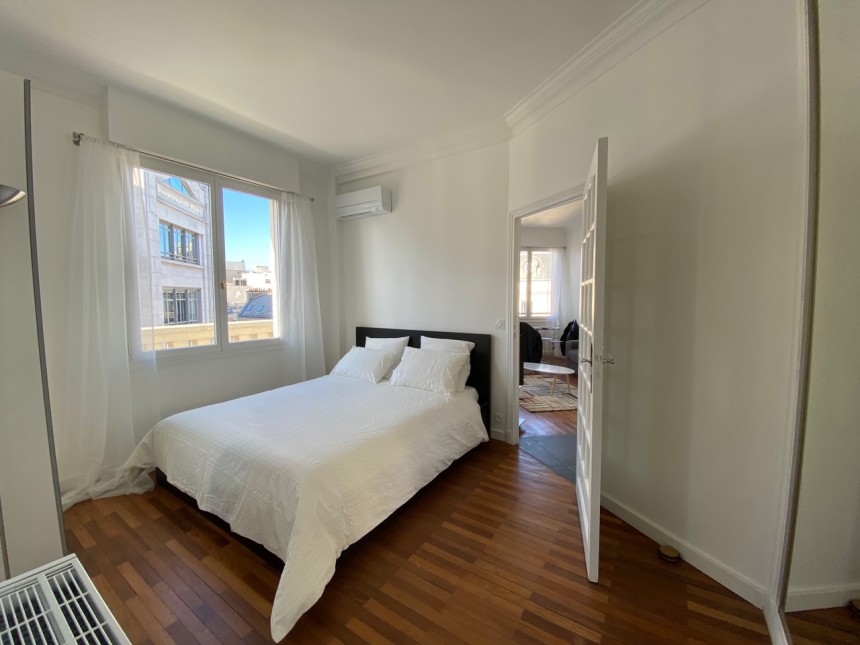 MEUBLÉ – 1 chambre – 41 m2 – Paris 8ème – Rue d’Artois – Balcon filant – 6ème avec ascenseur – Loyer cc : 2.000