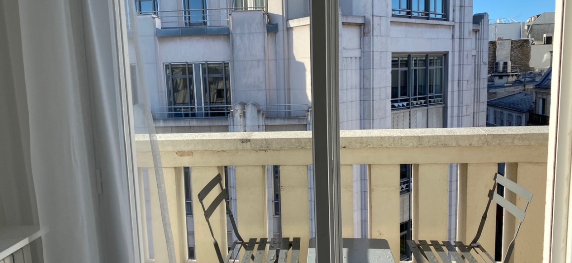 MEUBLÉ – 1 chambre – 41 m2 – Paris 8ème – Rue d’Artois – Balcon filant – 6ème avec ascenseur – Loyer cc : 2.000