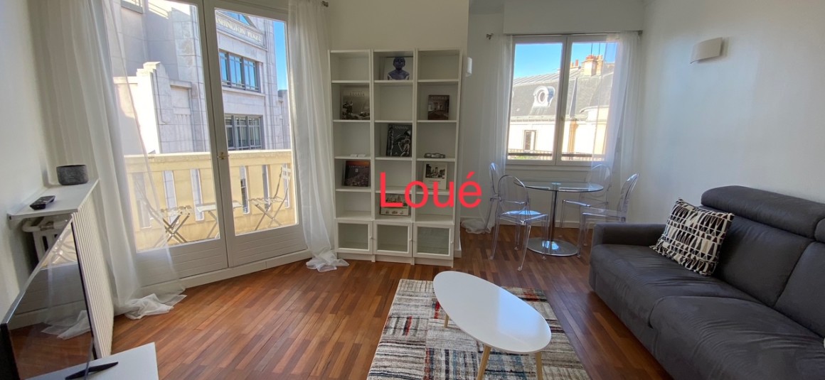 MEUBLÉ – 1 chambre – 41 m2 – Paris 8ème – Rue d’Artois – Balcon filant – 6ème avec ascenseur – Loyer cc : 2.000
