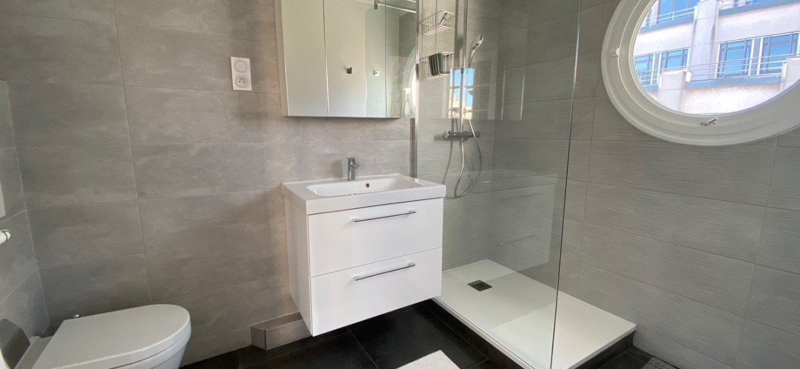 MEUBLÉ – 1 chambre – 41 m2 – Paris 8ème – Rue d’Artois – Balcon filant – 6ème avec ascenseur – Loyer cc : 2.000