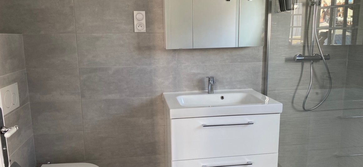 MEUBLÉ – 1 chambre – 41 m2 – Paris 8ème – Rue d’Artois – Balcon filant – 6ème avec ascenseur – Loyer cc : 2.000