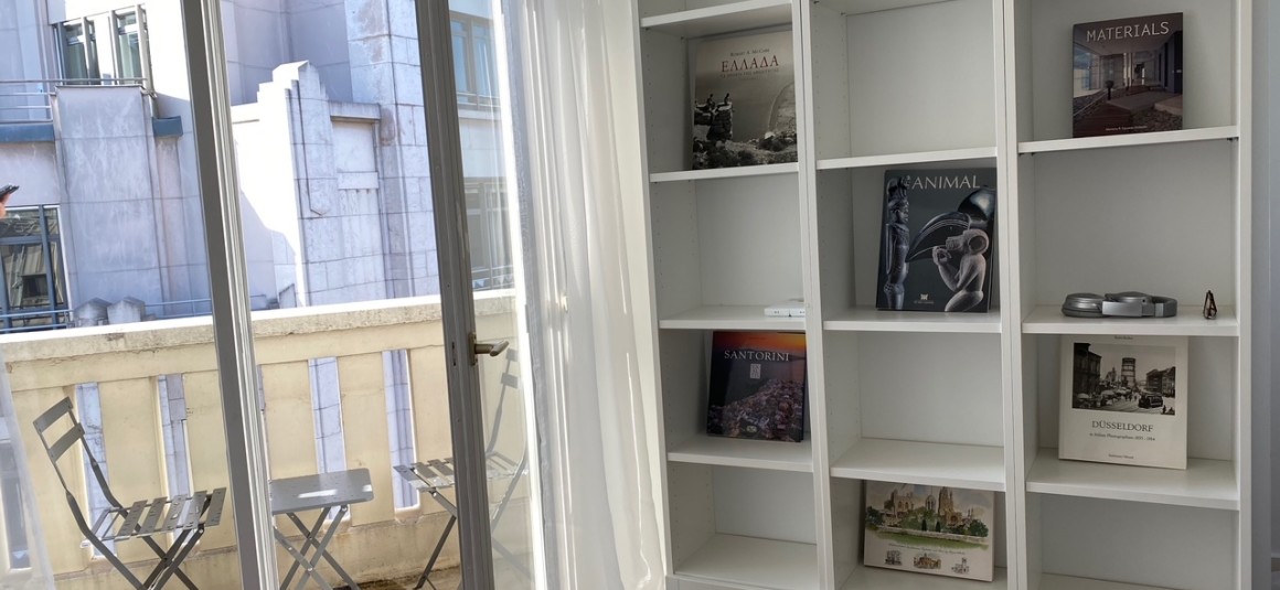 MEUBLÉ – 1 chambre – 41 m2 – Paris 8ème – Rue d’Artois – Balcon filant – 6ème avec ascenseur – Loyer cc : 2.000