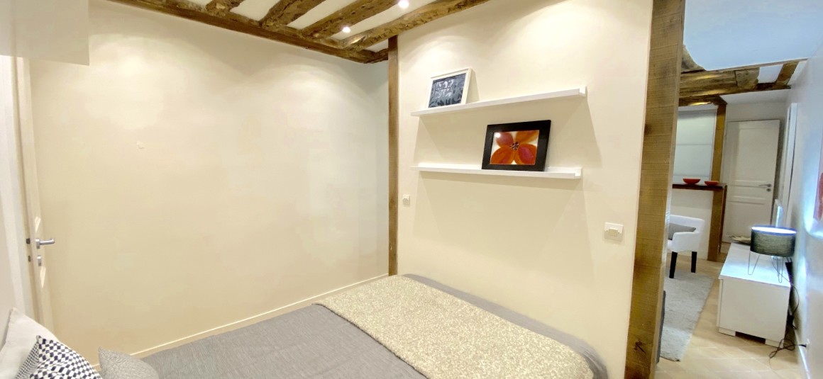 MEUBLÉ – 1 ch – Paris 1er – Rue St Honoré – Marché St Honoré – 33 m2 – Loyer cc : 1.480 €
