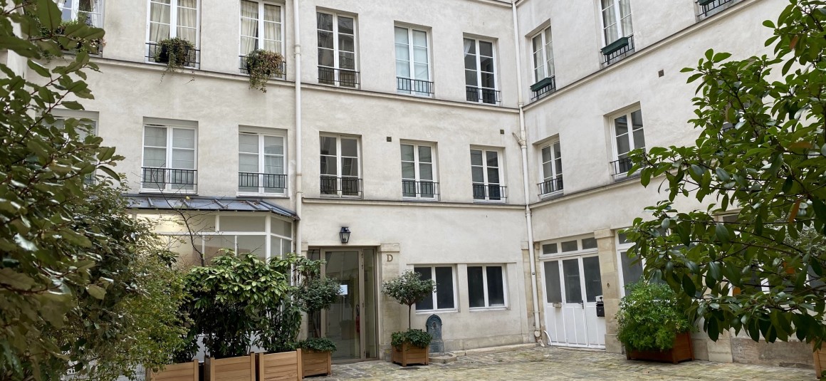 MEUBLÉ – 1 ch – Paris 1er – Rue St Honoré – Marché St Honoré – 33 m2 – Loyer cc : 1.480 €