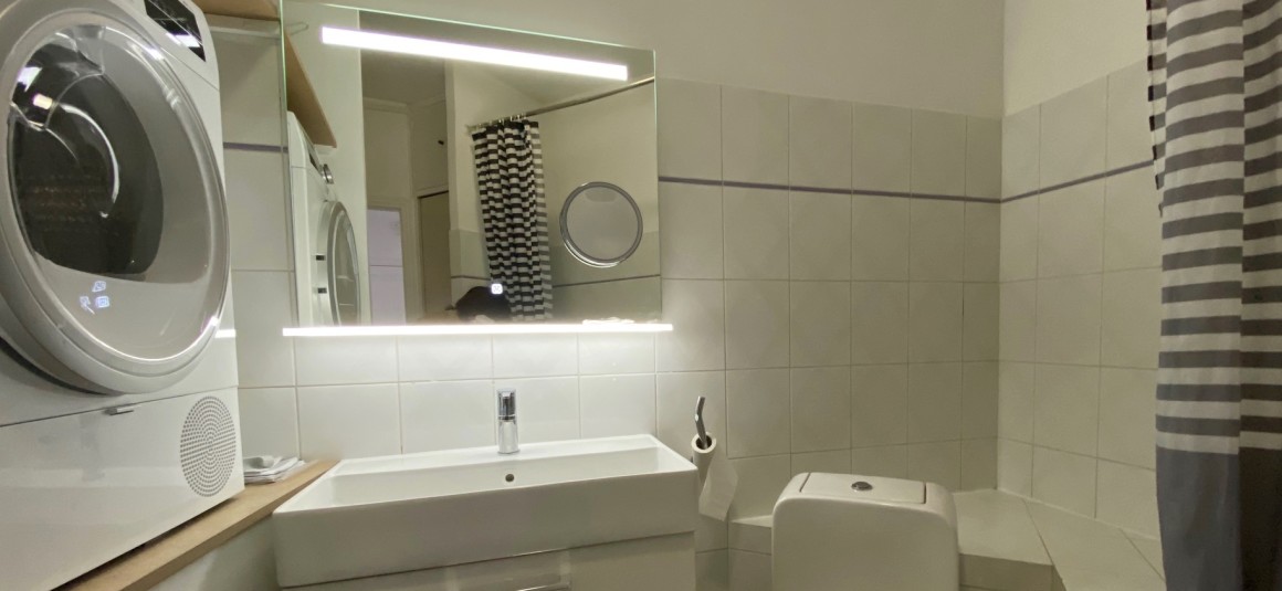 MEUBLÉ – 2 ch – 90 m2 Paris 1er – Montorgueil – 4ème étage ascenseur – Loyer cc : 2.800 €